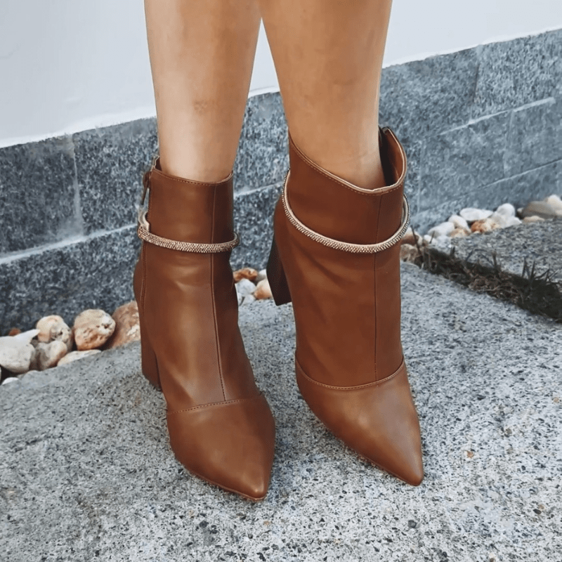 Bota Feminina Casual de Couro - Tiras Brilho